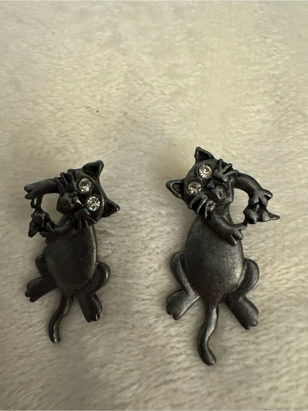 Rhinestone-Eye Silver Cat Charm for Cat Collars